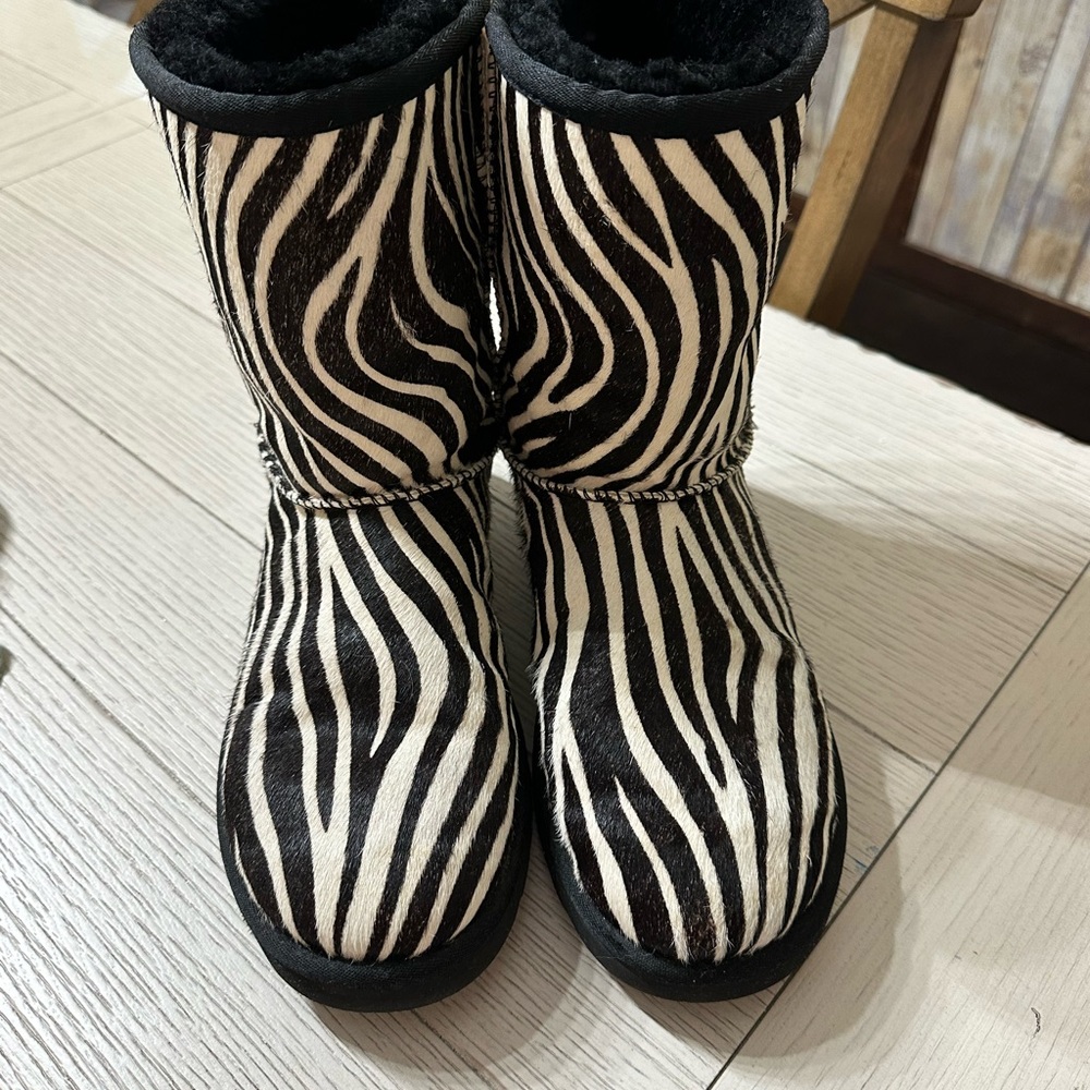 Calf hair zebra print uggs! EUC size 8